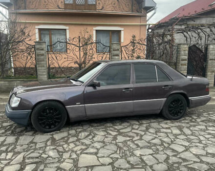 Коричневый Мерседес Е-Класс, объемом двигателя 3 л и пробегом 412 тыс. км за 2300 $, фото 1 на Automoto.ua