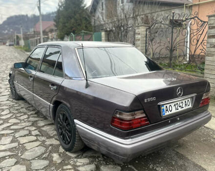 Коричневый Мерседес Е-Класс, объемом двигателя 3 л и пробегом 412 тыс. км за 2300 $, фото 6 на Automoto.ua