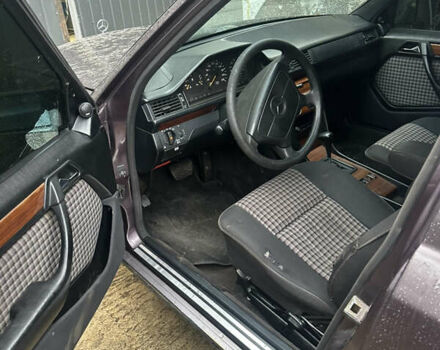 Коричневый Мерседес Е-Класс, объемом двигателя 3 л и пробегом 412 тыс. км за 2300 $, фото 9 на Automoto.ua