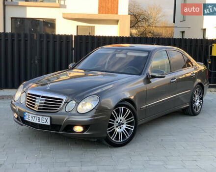 Коричневый Мерседес Е-Класс, объемом двигателя 3 л и пробегом 330 тыс. км за 9100 $, фото 5 на Automoto.ua