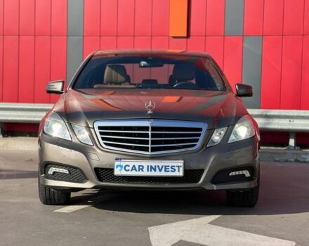 Коричневый Мерседес Е-Класс, объемом двигателя 2.2 л и пробегом 227 тыс. км за 15499 $, фото 1 на Automoto.ua