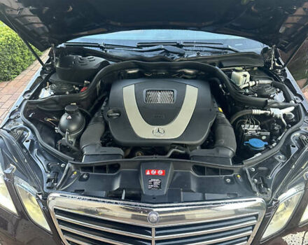 Коричневый Мерседес Е-Класс, объемом двигателя 3 л и пробегом 252 тыс. км за 15000 $, фото 1 на Automoto.ua