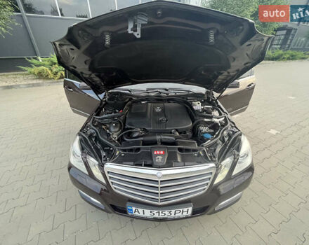 Коричневый Мерседес Е-Класс, объемом двигателя 2.2 л и пробегом 240 тыс. км за 12200 $, фото 7 на Automoto.ua