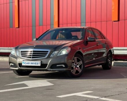 Коричневый Мерседес Е-Класс, объемом двигателя 2.2 л и пробегом 227 тыс. км за 15499 $, фото 2 на Automoto.ua