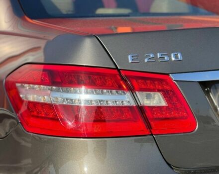 Коричневый Мерседес Е-Класс, объемом двигателя 2.2 л и пробегом 227 тыс. км за 15499 $, фото 5 на Automoto.ua