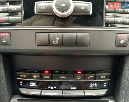 Коричневый Мерседес Е-Класс, объемом двигателя 2.2 л и пробегом 300 тыс. км за 11250 $, фото 13 на Automoto.ua