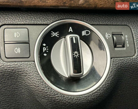 Коричневый Мерседес Е-Класс, объемом двигателя 2.2 л и пробегом 300 тыс. км за 11250 $, фото 15 на Automoto.ua