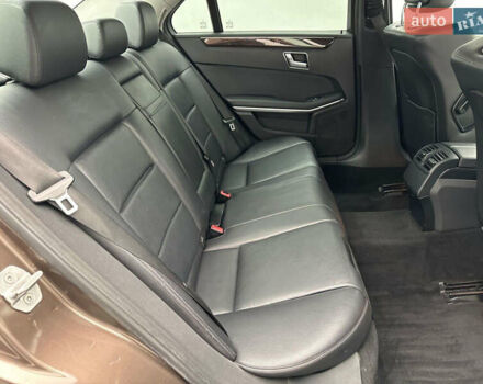 Коричневый Мерседес Е-Класс, объемом двигателя 2.2 л и пробегом 300 тыс. км за 11250 $, фото 20 на Automoto.ua