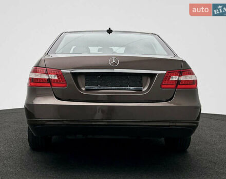 Коричневый Мерседес Е-Класс, объемом двигателя 2.2 л и пробегом 300 тыс. км за 11250 $, фото 5 на Automoto.ua