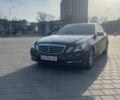 Коричневый Мерседес Е-Класс, объемом двигателя 2.2 л и пробегом 284 тыс. км за 12500 $, фото 1 на Automoto.ua