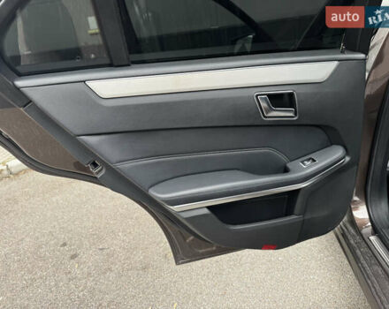 Коричневий Мерседес Е-Клас, об'ємом двигуна 2.2 л та пробігом 175 тис. км за 16999 $, фото 9 на Automoto.ua