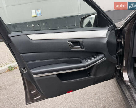 Коричневий Мерседес Е-Клас, об'ємом двигуна 2.2 л та пробігом 175 тис. км за 16999 $, фото 7 на Automoto.ua