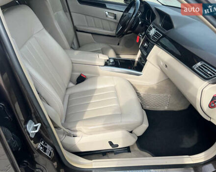 Коричневий Мерседес Е-Клас, об'ємом двигуна 2.2 л та пробігом 208 тис. км за 9599 $, фото 16 на Automoto.ua