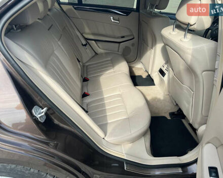 Коричневий Мерседес Е-Клас, об'ємом двигуна 2.2 л та пробігом 208 тис. км за 9599 $, фото 18 на Automoto.ua