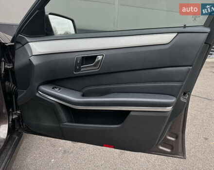 Коричневий Мерседес Е-Клас, об'ємом двигуна 2.2 л та пробігом 175 тис. км за 16999 $, фото 13 на Automoto.ua