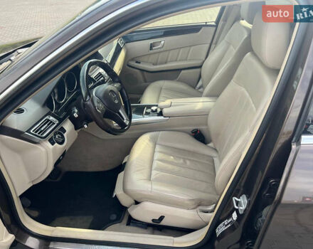 Коричневий Мерседес Е-Клас, об'ємом двигуна 2.2 л та пробігом 208 тис. км за 9599 $, фото 15 на Automoto.ua