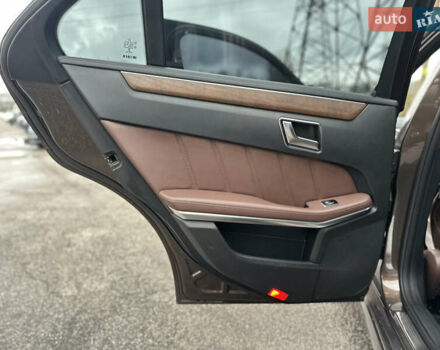 Коричневий Мерседес Е-Клас, об'ємом двигуна 2.14 л та пробігом 197 тис. км за 21500 $, фото 16 на Automoto.ua