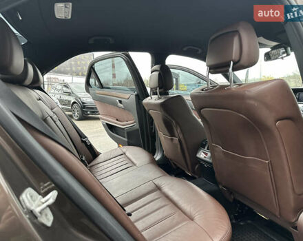Коричневий Мерседес Е-Клас, об'ємом двигуна 2.14 л та пробігом 197 тис. км за 21500 $, фото 17 на Automoto.ua