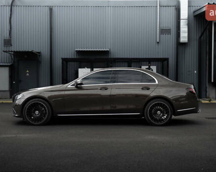 Коричневый Мерседес Е-Класс, объемом двигателя 1.95 л и пробегом 298 тыс. км за 29000 $, фото 4 на Automoto.ua