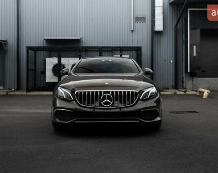 Коричневый Мерседес Е-Класс, объемом двигателя 1.95 л и пробегом 298 тыс. км за 29000 $, фото 1 на Automoto.ua