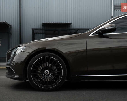 Коричневый Мерседес Е-Класс, объемом двигателя 1.95 л и пробегом 298 тыс. км за 29000 $, фото 2 на Automoto.ua