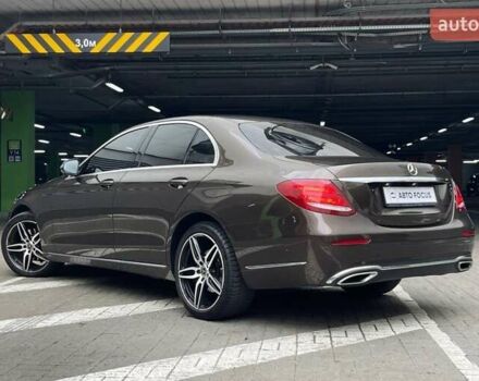 Коричневий Мерседес Е-Клас, об'ємом двигуна 1.95 л та пробігом 160 тис. км за 29990 $, фото 4 на Automoto.ua