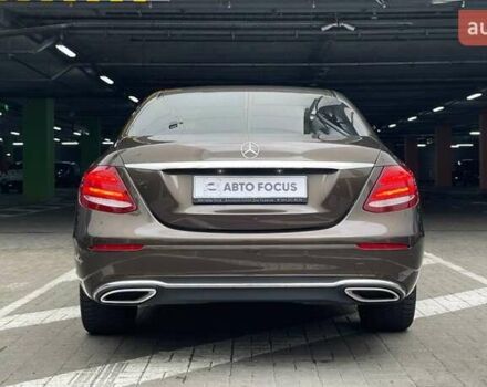 Коричневий Мерседес Е-Клас, об'ємом двигуна 1.95 л та пробігом 160 тис. км за 29990 $, фото 5 на Automoto.ua