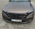 Коричневий Мерседес Е-Клас, об'ємом двигуна 1.99 л та пробігом 32 тис. км за 110000 $, фото 1 на Automoto.ua