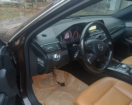 Коричневый Мерседес Е-Класс, объемом двигателя 3 л и пробегом 333 тыс. км за 12900 $, фото 4 на Automoto.ua