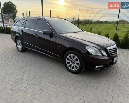 Коричневый Мерседес Е-Класс, объемом двигателя 2.14 л и пробегом 264 тыс. км за 10300 $, фото 3 на Automoto.ua