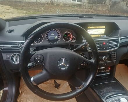 Коричневый Мерседес Е-Класс, объемом двигателя 3 л и пробегом 333 тыс. км за 12900 $, фото 7 на Automoto.ua