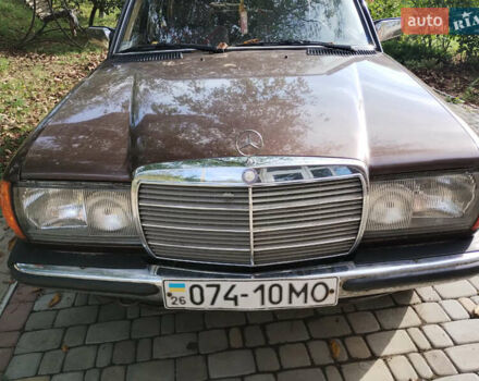 Коричневый Мерседес Е-Класс, объемом двигателя 2.4 л и пробегом 250 тыс. км за 8700 $, фото 1 на Automoto.ua