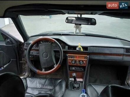 Мерседес Е-Клас 1991 у Никополе на Automoto.ua Коричневий Мерседес Е-Клас, об'ємом двигуна 2.3 л та пробігом 455 тис. км за 2700 $, фото 1 на Automoto.ua