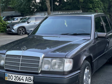 Мерседес Е-Клас 1992 у Каменце-Подольском на Automoto.ua Коричневий Мерседес Е-Клас, об'ємом двигуна 3 л та пробігом 320 тис. км за 4499 $, фото 1 на Automoto.ua