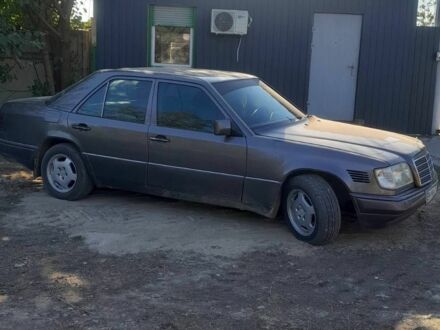 Мерседес Е-Клас 1994 у Южне (Південне) на Automoto.ua Коричневий Мерседес Е-Клас, об'ємом двигуна 2.5 л та пробігом 10 тис. км за 4200 $, фото 1 на Automoto.ua