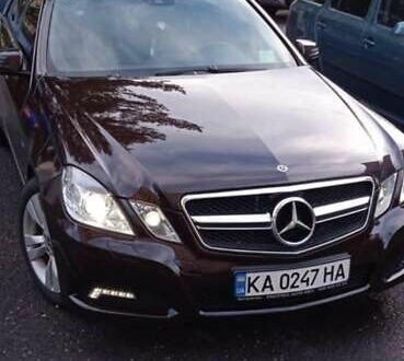 Мерседес Е-Класс 2009 в Виноградове на Automoto.ua Коричневый Мерседес Е-Класс, объемом двигателя 2.14 л и пробегом 328 тыс. км за 12600 $, фото 1 на Automoto.ua