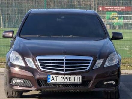 Мерседес Е-Класс 2009 в Ивано-Франковске на Automoto.ua Коричневый Мерседес Е-Класс, объемом двигателя 2.14 л и пробегом 240 тыс. км за 12200 $, фото 1 на Automoto.ua
