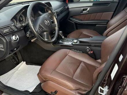 Коричневый Мерседес Е-Класс, объемом двигателя 2.14 л и пробегом 264 тыс. км за 10300 $, фото 1 на Automoto.ua