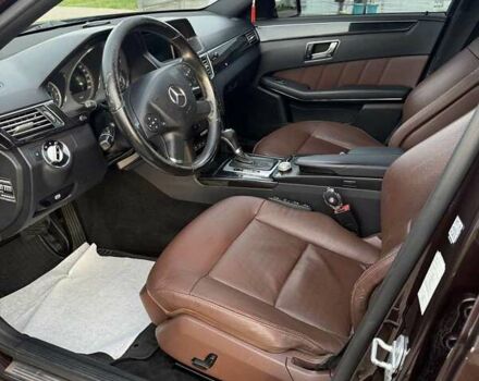 Коричневий Мерседес Е-Клас, об'ємом двигуна 2.14 л та пробігом 264 тис. км за 10300 $, фото 1 на Automoto.ua