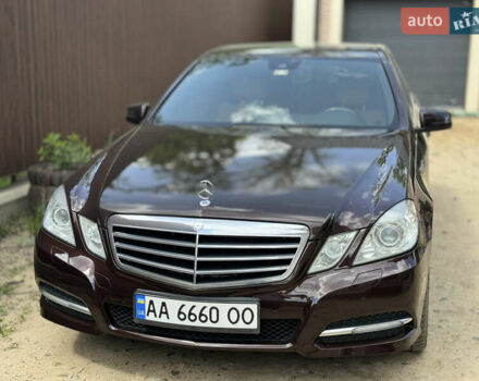 Коричневый Мерседес Е-Класс, объемом двигателя 3 л и пробегом 252 тыс. км за 15000 $, фото 1 на Automoto.ua