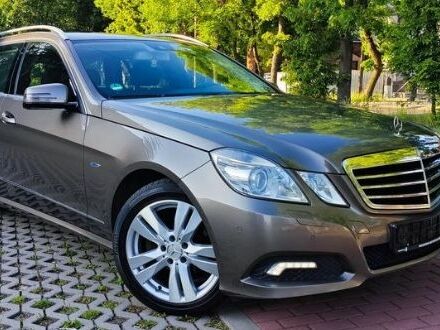 Коричневий Мерседес Е-Клас, об'ємом двигуна 2.15 л та пробігом 254 тис. км за 7480 $, фото 1 на Automoto.ua
