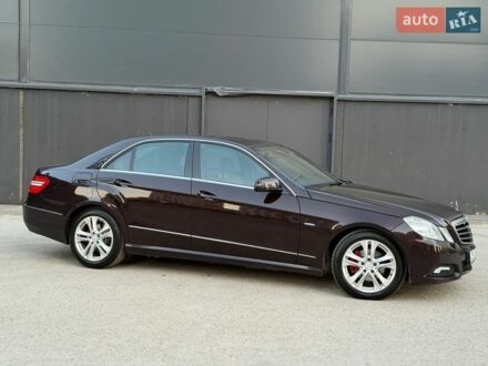 Коричневый Мерседес Е-Класс, объемом двигателя 2.2 л и пробегом 230 тыс. км за 11350 $, фото 1 на Automoto.ua