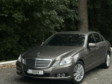 Мерседес Е-Клас 2011 у Чернівцях на Automoto.ua Коричневий Мерседес Е-Клас, об'ємом двигуна 2.1 л та пробігом 195 тис. км за 15699 $, фото 1 на Automoto.ua