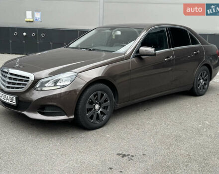 Коричневий Мерседес Е-Клас, об'ємом двигуна 2.2 л та пробігом 176 тис. км за 16900 $, фото 1 на Automoto.ua