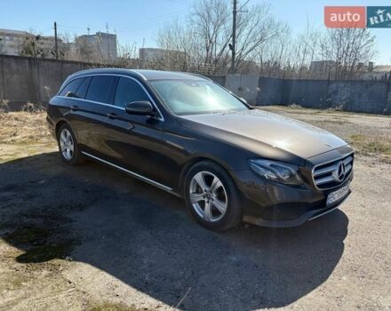 Коричневый Мерседес Е-Класс, объемом двигателя 1.95 л и пробегом 275 тыс. км за 23500 $, фото 1 на Automoto.ua