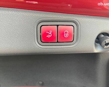 Красный Мерседес Е-Класс, объемом двигателя 0 л и пробегом 28 тыс. км за 49999 $, фото 4 на Automoto.ua