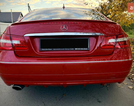 Красный Мерседес Е-Класс, объемом двигателя 1.8 л и пробегом 150 тыс. км за 16300 $, фото 3 на Automoto.ua
