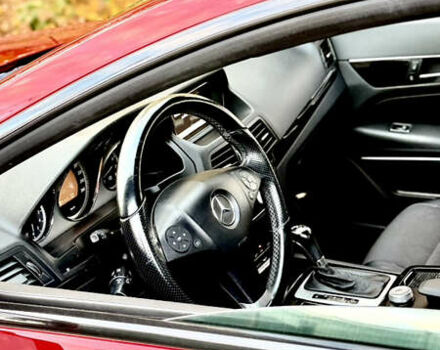 Красный Мерседес Е-Класс, объемом двигателя 1.8 л и пробегом 150 тыс. км за 16300 $, фото 24 на Automoto.ua