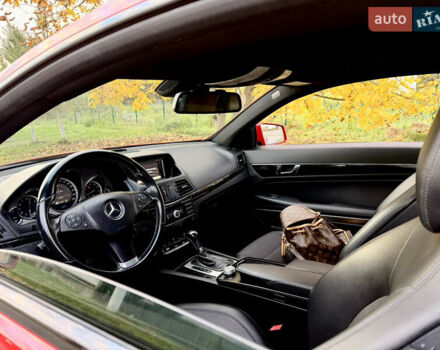 Красный Мерседес Е-Класс, объемом двигателя 1.8 л и пробегом 150 тыс. км за 16300 $, фото 17 на Automoto.ua