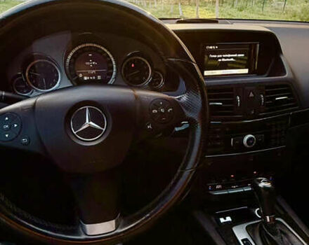 Красный Мерседес Е-Класс, объемом двигателя 1.8 л и пробегом 150 тыс. км за 16300 $, фото 10 на Automoto.ua